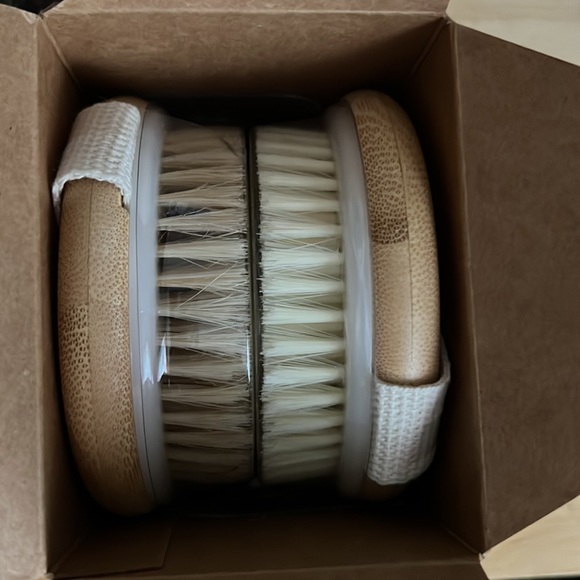 NWOT Body brush for wet or dry brushing. Dare to bare! 👙 - Picture 3 of 6
